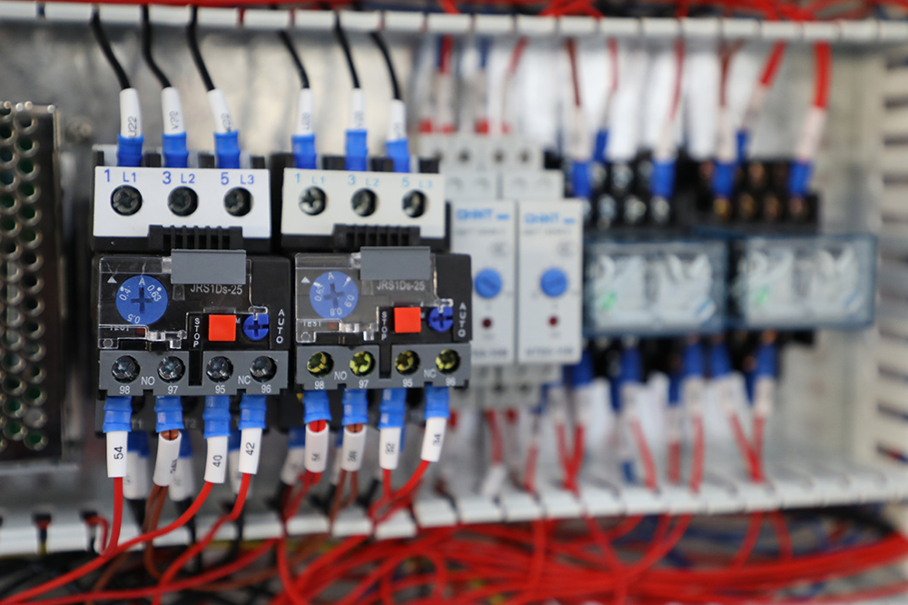 常規(guī)塑殼斷路器具備哪些基本配置和功能？